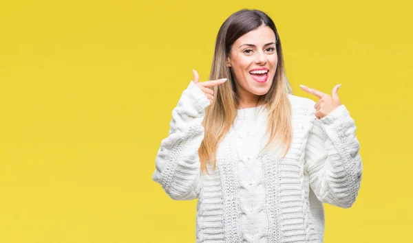 Mujer Hermosa Joven Suéter Blanco Casual Sobre Fondo Aislado Sonriendo —  Fotos de Stock