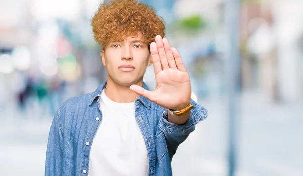 Jeune Homme Beau Avec Des Cheveux Afro Veste Denim Faire — Photo