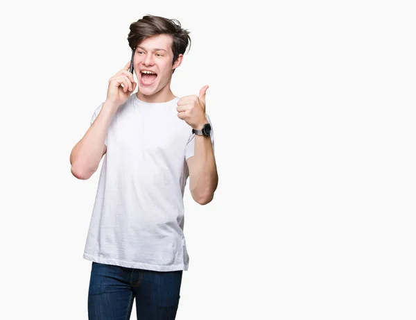 Joven Hablando Teléfono Inteligente Sobre Fondo Aislado Feliz Con Una — Foto de Stock