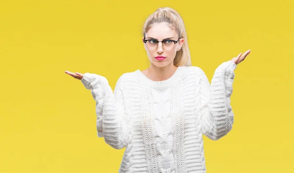 Joven Mujer Rubia Hermosa Con Gafas Sobre Fondo Aislado Expresión —  Fotos de Stock