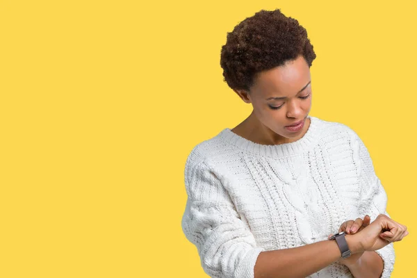 Mooie Jonge Afro Amerikaanse Vrouw Draagt Trui Geïsoleerde Achtergrond Het — Stockfoto