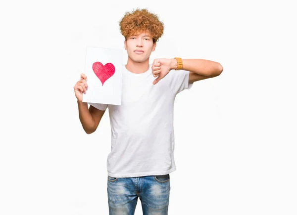 Joven Hombre Guapo Sosteniendo Papel Con Corazón Rojo Con Cara — Foto de Stock