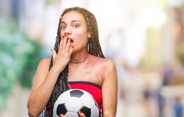 Joven Cabello Trenzado Afroamericano Con Marca Nacimiento Sosteniendo Pelota Fútbol —  Fotos de Stock