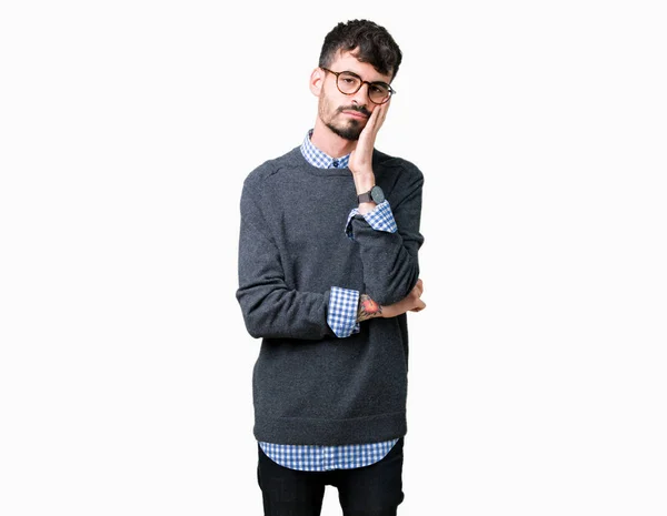 Joven Hombre Inteligente Guapo Con Gafas Sobre Fondo Aislado Pensando —  Fotos de Stock