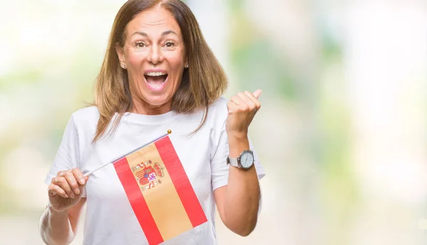 Hiszpanin Kobieta Wieku Średniego Gospodarstwa Banderą Hiszpanii Białym Tle Krzyk — Zdjęcie stockowe