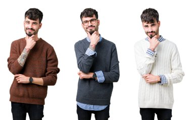 Kolaj gencin emin çapraz kollar ve çeneme kaldırdı el ile gülümseme ile kameraya bakarak izole arka plan üzerinde bir kazak giyiyor. Pozitif düşünce.