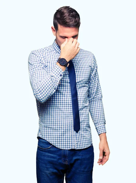 Pohledný Obchodní Muž Nosí Kravatu Unavený Odření Nosu Očí Pocit — Stock fotografie