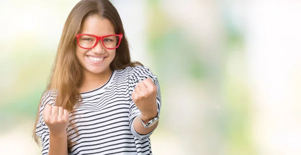Młoda Piękna Brunetka Kobieta Ubrana Paski Sweter Czerwone Okulary Białym — Zdjęcie stockowe