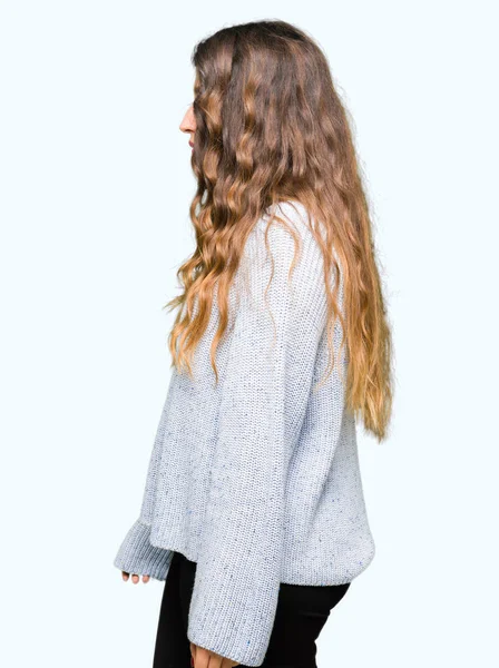 Young Beautiful Woman Wearing Winter Sweater Looking Side Relax Profile — Stock Photo, Image