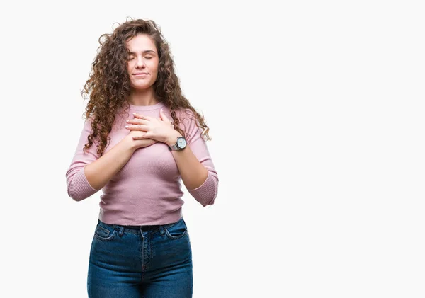 Hermosa Morena Pelo Rizado Joven Con Suéter Rosa Sobre Fondo — Foto de Stock