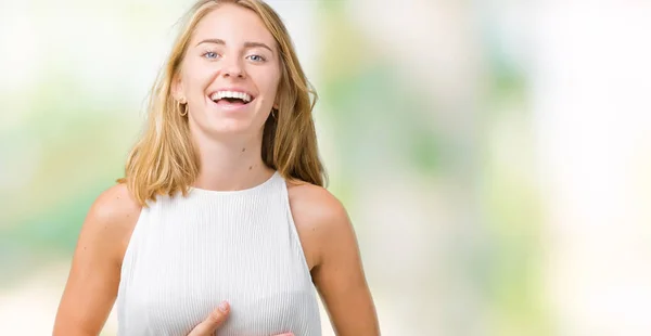 Hermosa Joven Elegante Mujer Sobre Fondo Aislado Sonriendo Riendo Duro — Foto de Stock