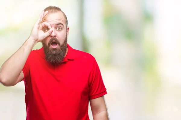 Giovane Uomo Hipster Caucasico Indossa Camicia Rossa Sfondo Isolato Facendo — Foto Stock