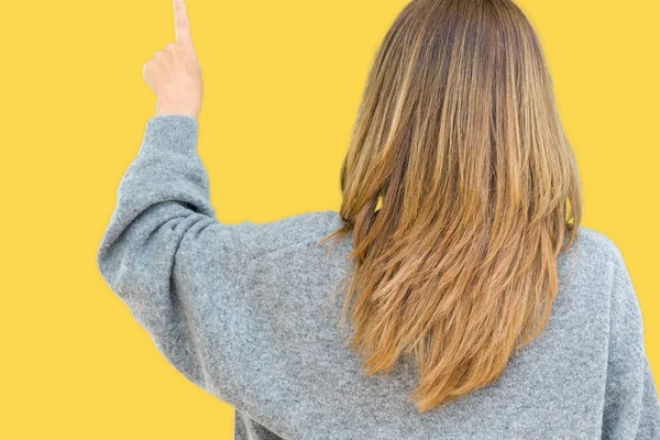 Mulher Meia Idade Bonita Vestindo Camisola Inverno Sobre Fundo Isolado — Fotografia de Stock