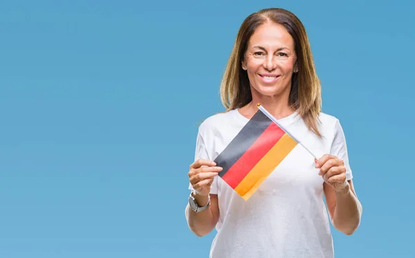 Wanita Hispanik Usia Pertengahan Memegang Bendera Jerman Atas Latar Belakang — Stok Foto