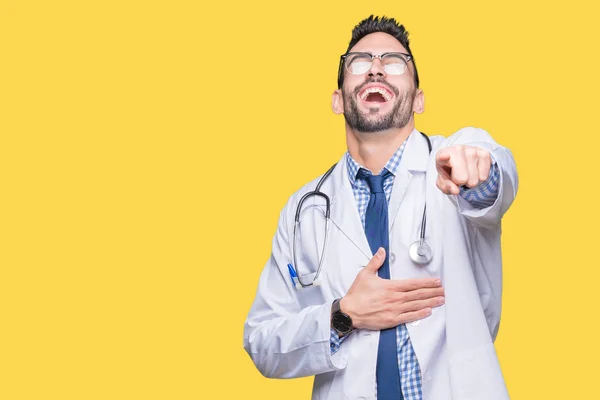 Guapo Joven Doctor Sobre Fondo Aislado Riéndose Señalando Cámara Con — Foto de Stock