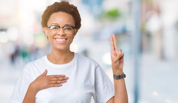 Gyönyörű Fiatal Afrikai Amerikai Szemüveg Alatt Elszigetelt Háttér Swearing Kézzel — Stock Fotó