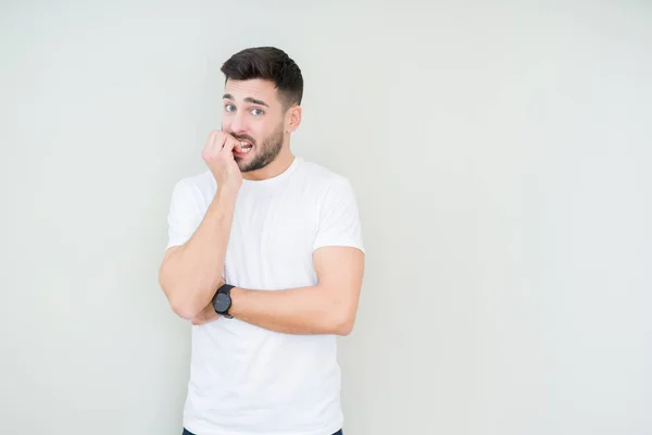 Homem Bonito Jovem Vestindo Casual Shirt Branca Sobre Fundo Isolado — Fotografia de Stock