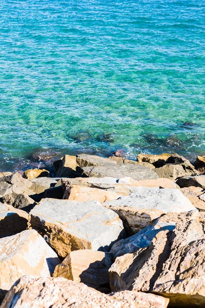 Fantastiska Vackra Blå Havet Och Klipporna Solig Dag Utomhus Landskap — Stockfoto