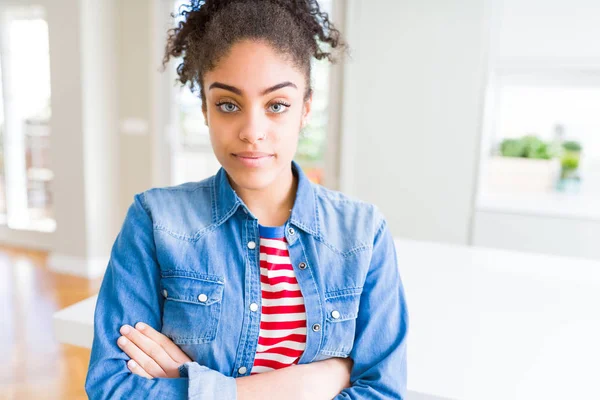 Beautiful Young African American Woman Afro Hair Wearing Casual Denim — Stock Photo, Image