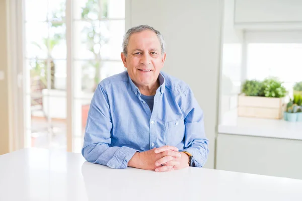 Handsome senior man smiling confident — Stock Photo, Image