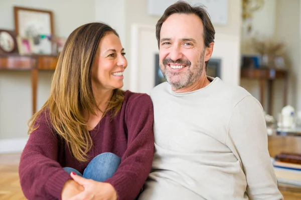 Beautiful Romantic Couple Sitting Together Floor Home — Stock Photo, Image