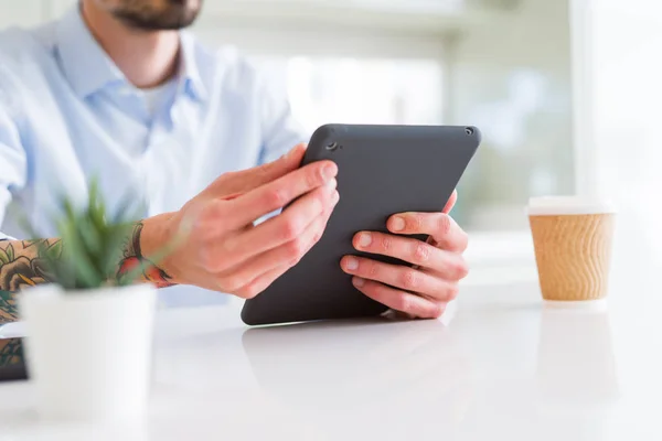 Close Business Man Working Using Touchpad Tablet — Stock Photo, Image