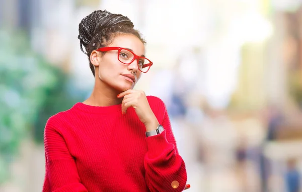 Joven Chica Afroamericana Trenzada Con Suéter Gafas Sobre Fondo Aislado —  Fotos de Stock