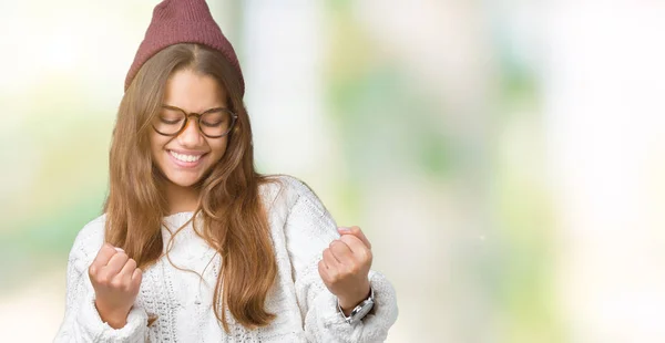 Jovem Bela Morena Hipster Mulher Vestindo Óculos Chapéu Inverno Sobre — Fotografia de Stock