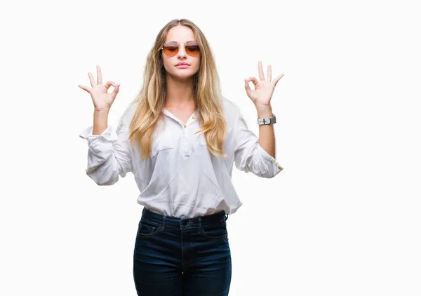 Joven Hermosa Mujer Rubia Con Gafas Sol Sobre Fondo Aislado — Foto de Stock