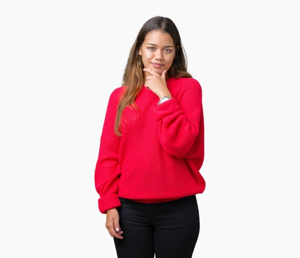 Mulher Morena Bonita Nova Vestindo Suéter Inverno Vermelho Sobre Fundo — Fotografia de Stock