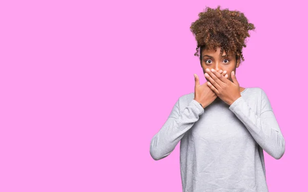 Schöne Junge Afrikanisch Amerikanische Frau Über Isolierten Hintergrund Schockiert Mund — Stockfoto