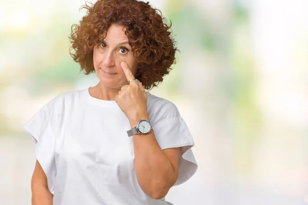 Hermosa Mujer Mediana Edad Ager Vistiendo Una Camiseta Blanca Sobre — Foto de Stock