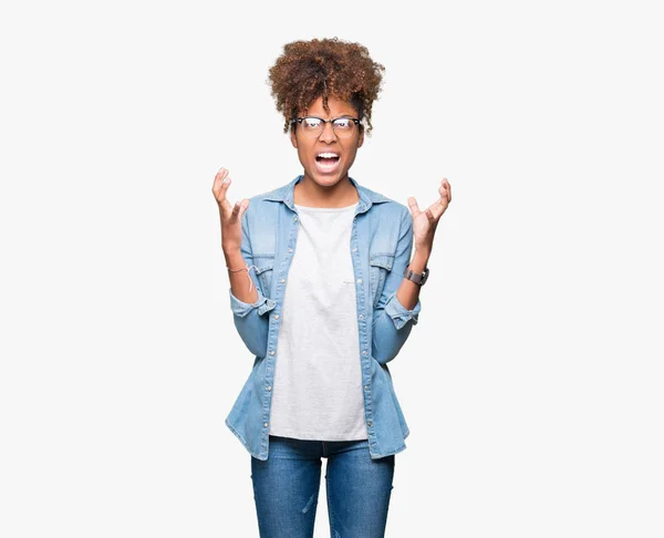 Linda Jovem Afro Americana Vestindo Óculos Sobre Fundo Isolado Louco — Fotografia de Stock