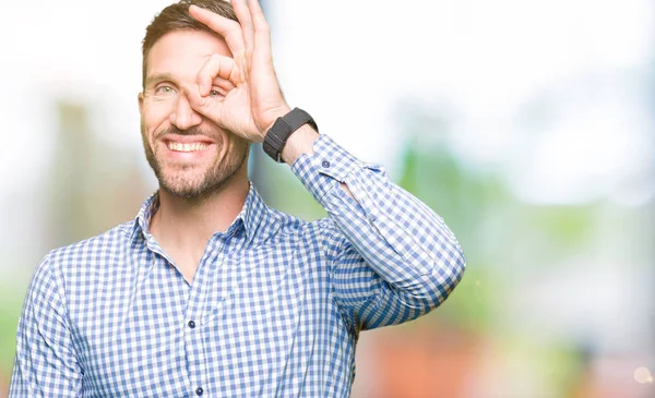 Όμορφος Επιχειρηματικός Άνθρωπος Μπλε Μάτια Κάνει Εντάξει Χειρονομία Χέρι Χαμογελά — Φωτογραφία Αρχείου