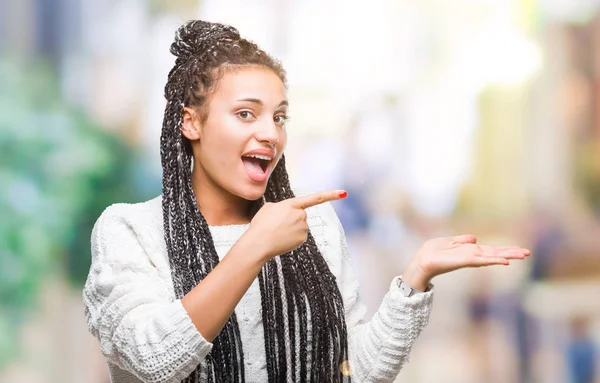 Jovem Trançado Cabelo Afro Americano Menina Vestindo Suéter Sobre Fundo — Fotografia de Stock