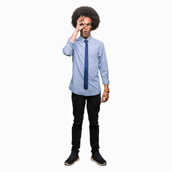 Jovem Homem Negócios Afro Americano Com Cabelo Afro Usando Óculos — Fotografia de Stock