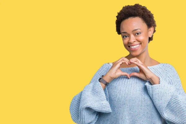 Jovem Mulher Americana Africana Bonita Vestindo Uma Camisola Sobre Fundo — Fotografia de Stock