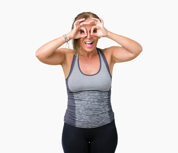 Mulher Meia Idade Bonita Vestindo Roupas Esportivas Sobre Fundo Isolado — Fotografia de Stock