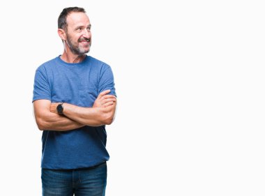 Orta yaş ağarmış komuta sizde görünümlü yan ve dik dik bakma uzağa düşünce gülümseyen izole arka plan üzerinde.