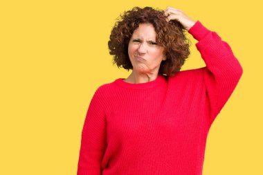 Güzel orta ager üst düzey kadın kırmızı kış kazak izole arka plan üzerinde yanıltır ve soru hakkında merak ediyorum. Şüphe, kafasına el ile düşünme ile belirsiz. Dalgın kavramı.