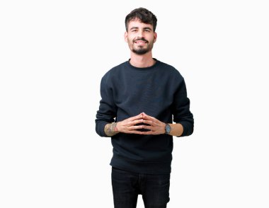 Genç yakışıklı adam arka plan eller birlikte izole ve rahat ve neşeli gülümseyen parmak çarpı işareti. Başarı ve iyimser