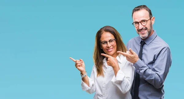 Pareja Hispana Mediana Edad Enamorada Con Gafas Sobre Fondo Aislado —  Fotos de Stock