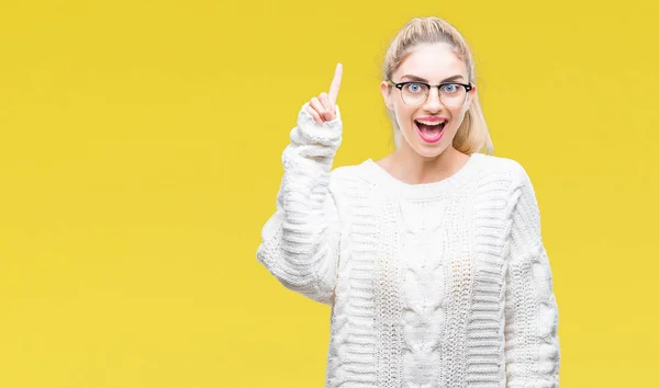 Joven Hermosa Mujer Rubia Con Gafas Sobre Fondo Aislado Apuntando —  Fotos de Stock