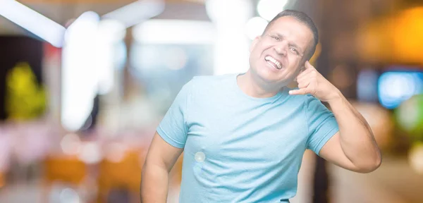 Hombre Árabe Mediana Edad Vistiendo Una Camiseta Azul Sobre Fondo —  Fotos de Stock