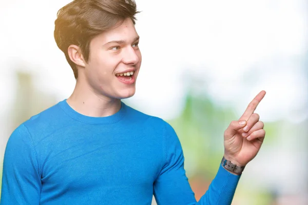 Homem Bonito Jovem Vestindo Camisola Azul Sobre Fundo Isolado Com — Fotografia de Stock