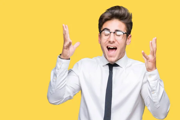 Mladí Obchodní Muž Nosí Brýle Nad Izolované Pozadí Slaví Mad — Stock fotografie