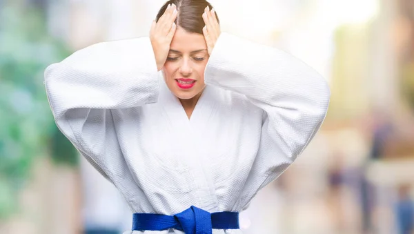 Jovem Mulher Bonita Vestindo Uniforme Kimono Karatê Sobre Fundo Isolado — Fotografia de Stock