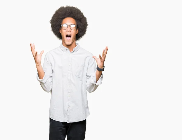 Mladý Američan Afričana Muž Afro Vlasy Nosí Brýle Crazy Šílené — Stock fotografie
