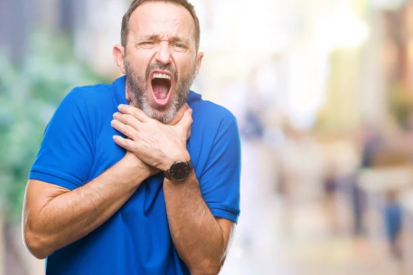 Mittleren Alters Hoary Senior Mann Über Isolierten Hintergrund Schreien Und — Stockfoto