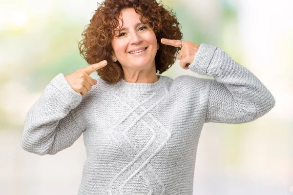 Hermosa Mujer Mediana Edad Ager Vistiendo Suéter Invierno Sobre Fondo — Foto de Stock